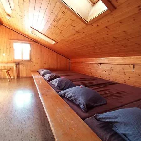 Bed & Breakfast Jaunpass, Maison De Groupe *