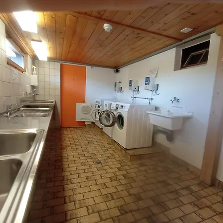Jaunpass, Maison De Groupe Bed & Breakfast *