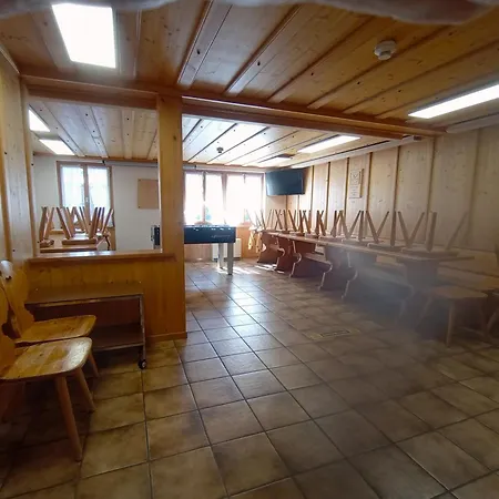 Jaunpass, Maison De Groupe Bed & Breakfast